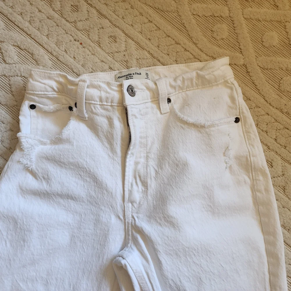 ABERCROMBIE AND FITCH  MOM  HIGH RISE JEAN